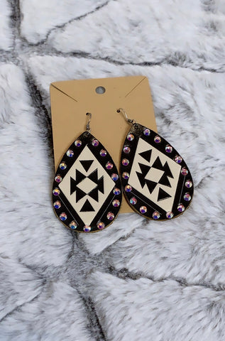 Light Weight detailed with iridescent stones black earrings. *Lead Compliant 