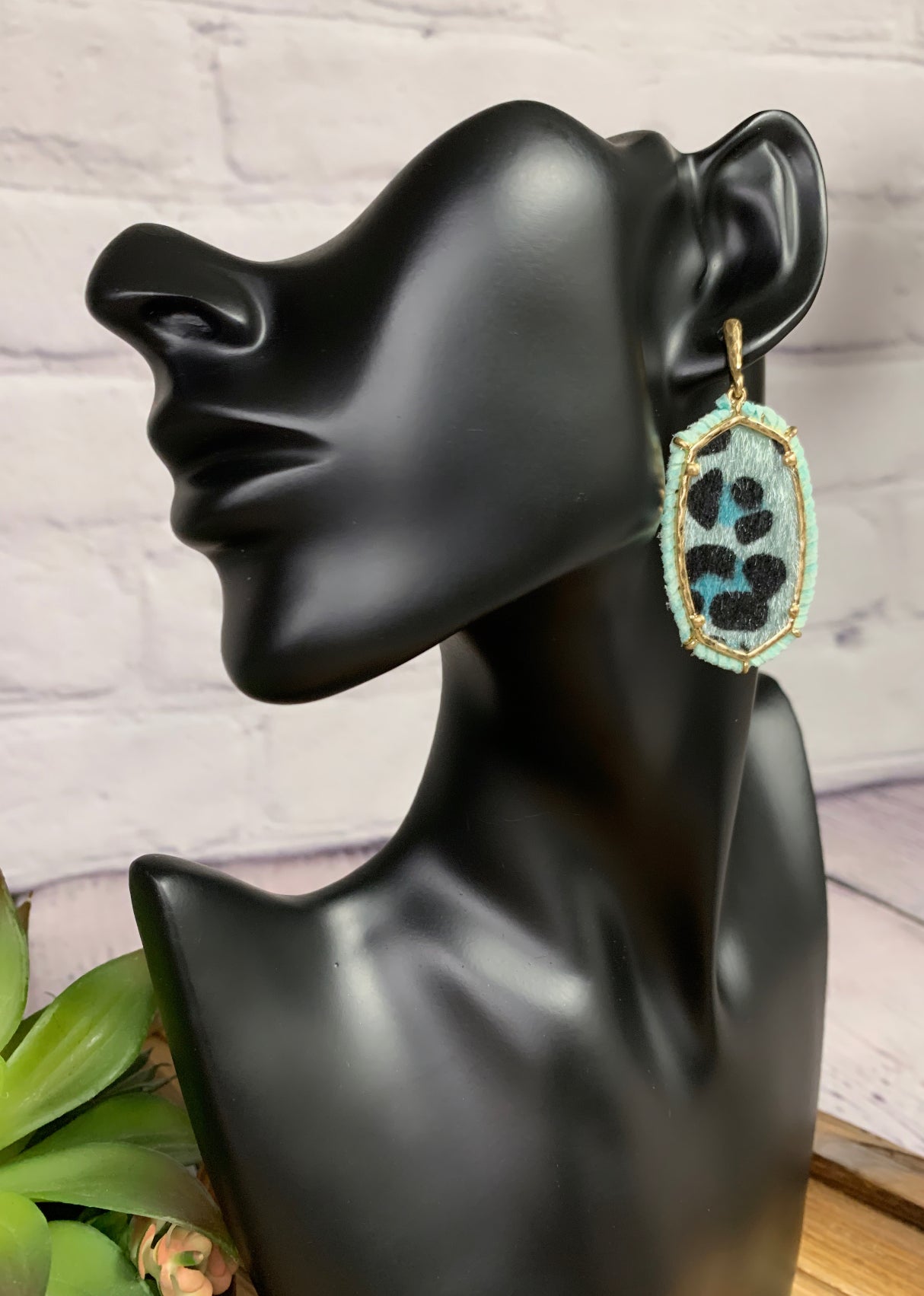 Blue Mint Leopard Earring